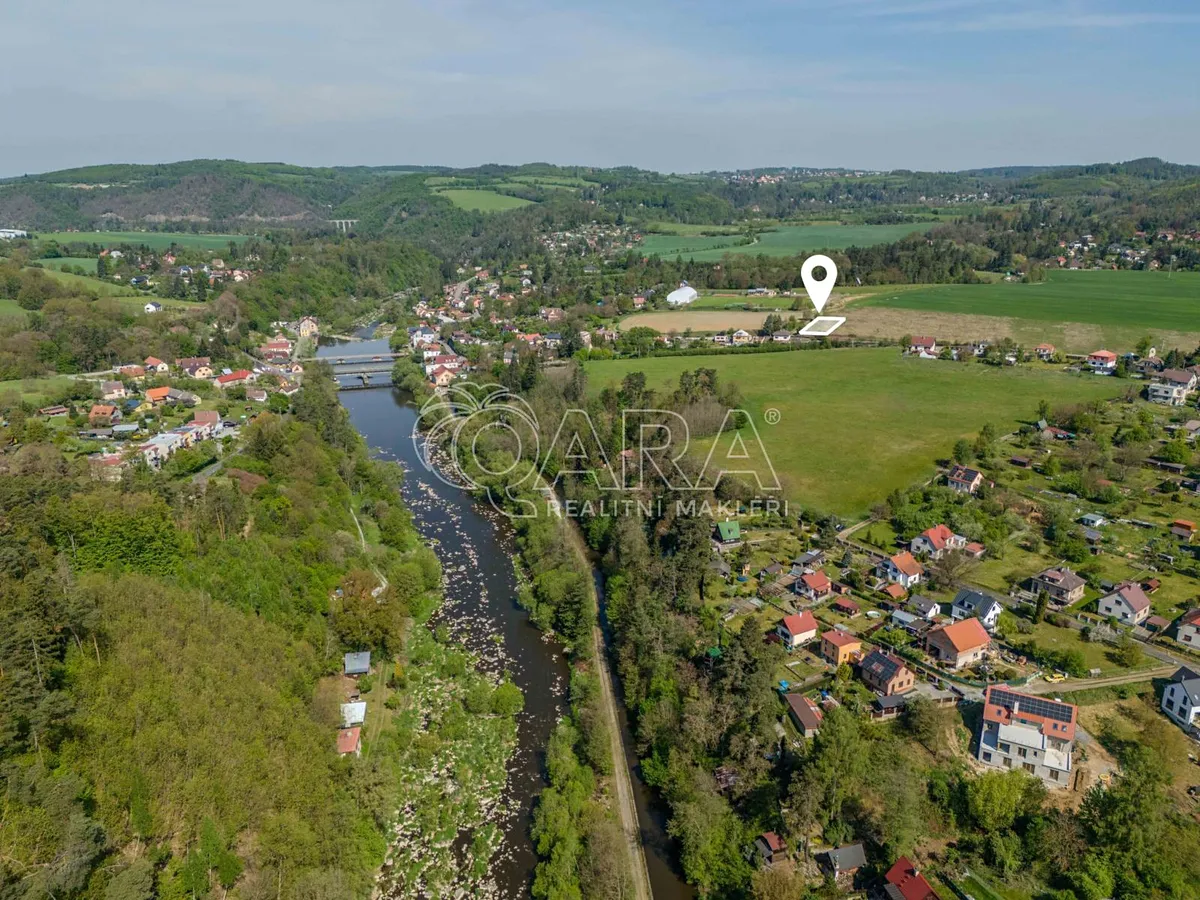 Prodej stavebního pozemku 1676 m²